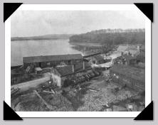 The building at the far right is the the pub called The Clog Inn